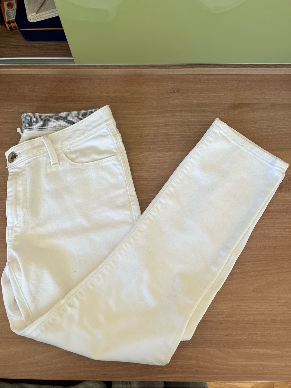 Banana Republic White cropped Jeans
Size 28